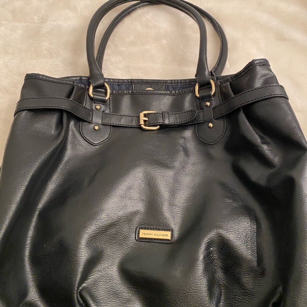 Chic Tommy Hilfiger Purse for a Fashion Forward Look
